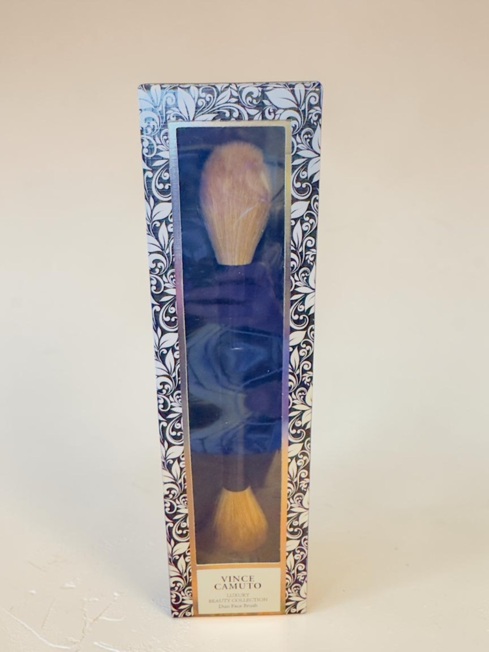 Vince Camuto Luxury Duo Face Brush – New in Box